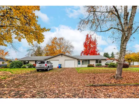 10561074 Martha Ct, Eugene, OR 97401