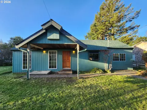 4 Hamlet St, Port Orford, OR 97465