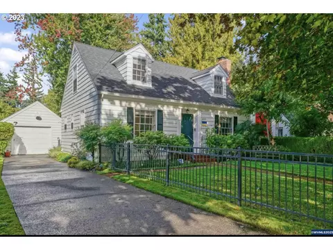 1075 21st St NE, Salem, OR 97301