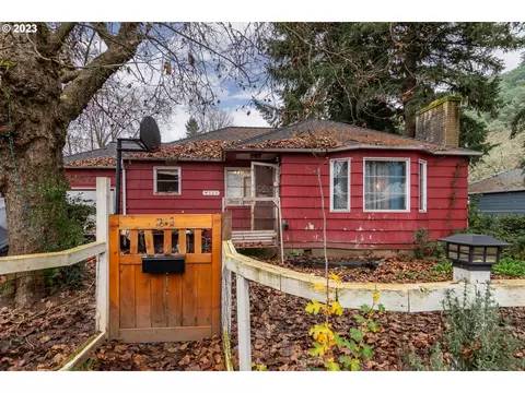 911 W Fairhaven St, Roseburg, OR 97471