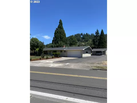 3755 E Amazon Dr, Eugene, OR 97405
