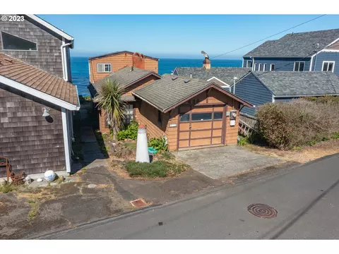 435 NW Alsea St, Depoe Bay, OR 97341