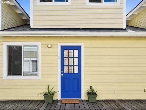 205 N Bridgeton Rd #6, Portland, OR 97217