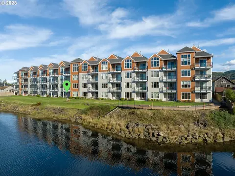 1000 N Holladay Dr #106, Seaside, OR 97138