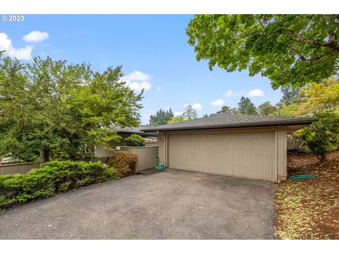 3641 Agate St, Eugene, OR 97405
