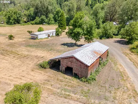 596 Raleigh Dr, Winston, OR 97496