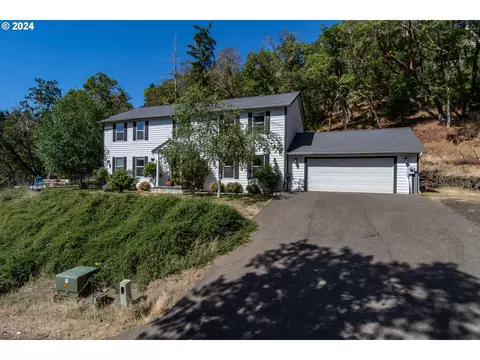 170 Beattie Ln, Roseburg, OR 97471