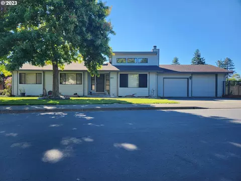 883 Brookhaven Dr, Brookings, OR 97415