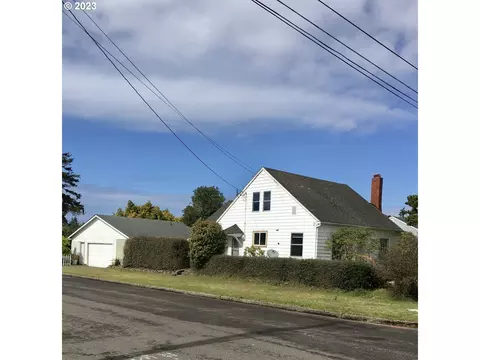 611 Laurel St, Florence, OR 97439
