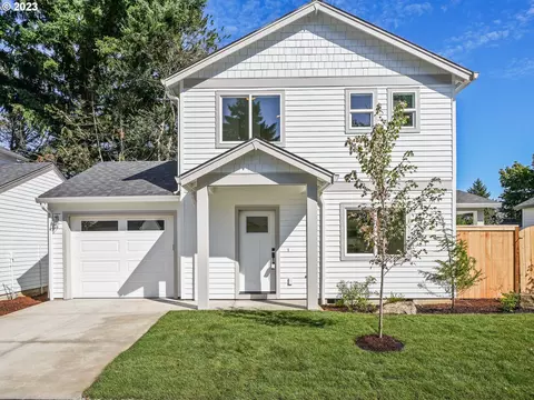 5825 SE Schiller St #B, Portland, OR 97206