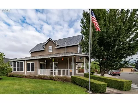 916 67th St, Springfield, OR 97478