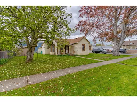912 E 2nd St, Newberg, OR 97132 photo 1