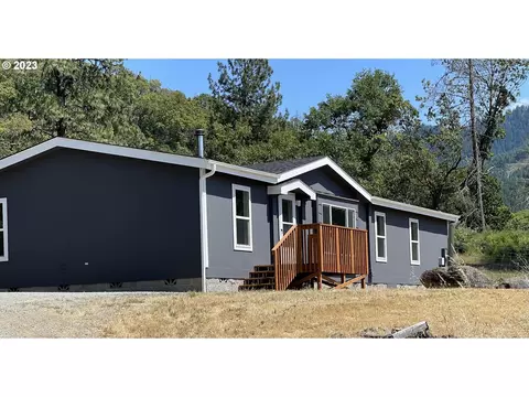 333 Neet Ln, Riddle, OR 97469