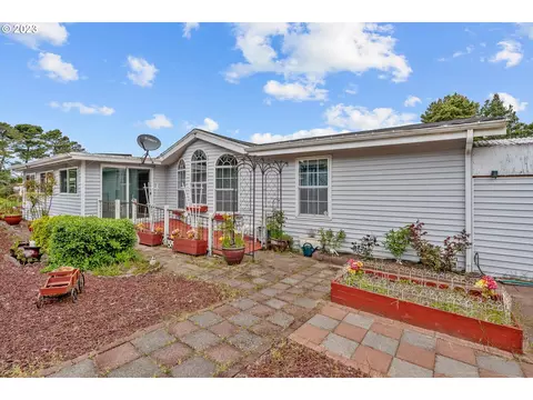 1636 Myeena Loop, Florence, OR 97439