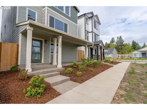1502 N Chehalis Ln, Newberg, OR 97132