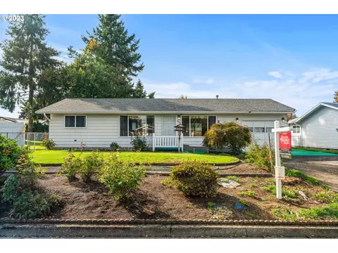 385 S Pershing St, Mount Angel, OR 97362