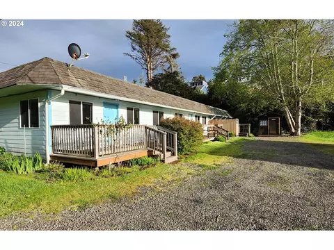 1704 NW 26th St, Lincoln City, OR 97367