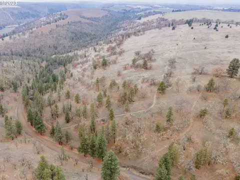 Burtner Rd, Dufur, OR 97021