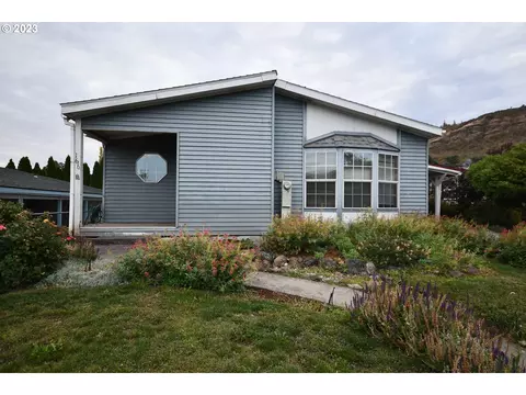 950 Pomona St #166, The Dalles, OR 97058