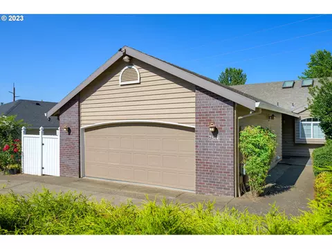 791 NW Meadows Dr, Mcminnville, OR 97128