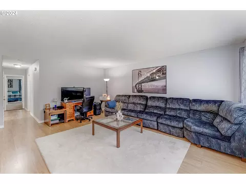 1118 N 1st Ave, Kelso, WA 98626