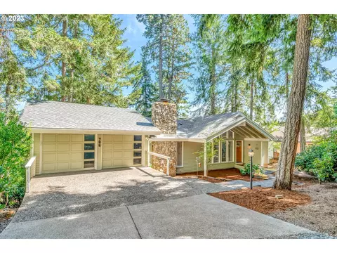 786 Brookside Dr, Eugene, OR 97405