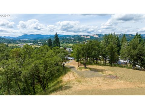 800 SE 5th St, Oakland, OR 97462