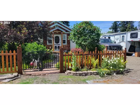 402 S Pine St, Wallowa, OR 97885