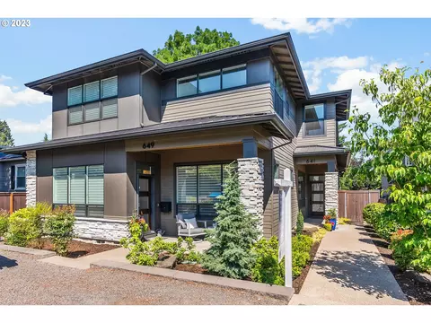 641 3rd St # 2, Lake Oswego, OR 97034