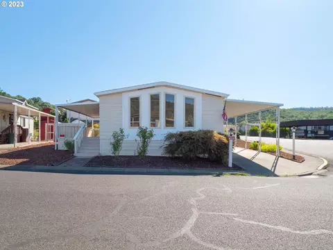 703 Shadow Ranch Ln, Roseburg, OR 97470