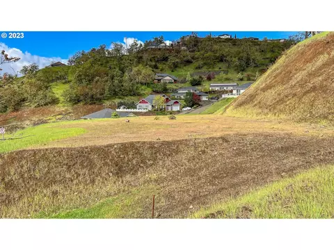 1964 NW Warewood Terrace Ct, Roseburg, OR 97471
