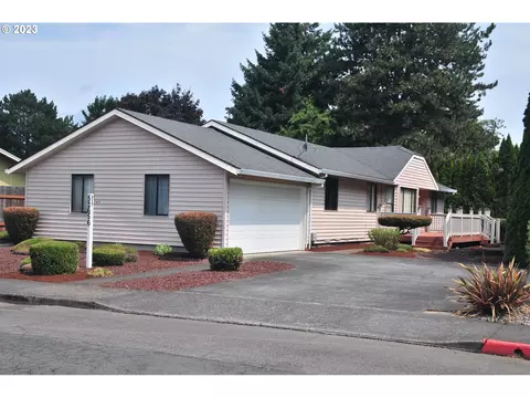 52656 NE Sawyer St, Scappoose, OR 97056