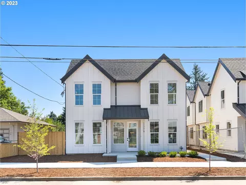11776 SE Alder St #8, Portland, OR 97216