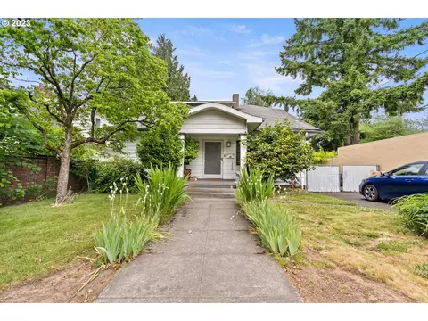 6225 SE Cesar E Chavez Blvd, Portland, OR 97202