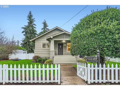 1011 Pine St, Silverton, OR 97381