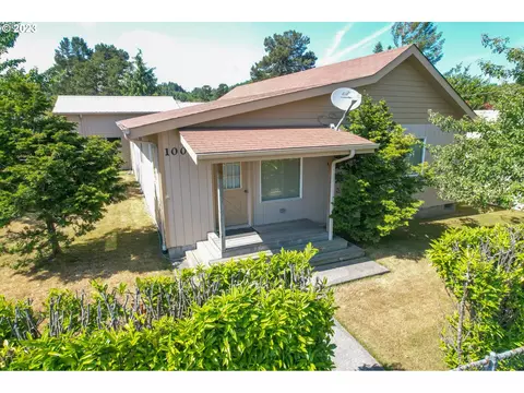 100 N 13th St, Lakeside, OR 97449