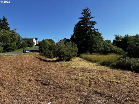 481 N Baxter St, Coquille, OR 97423