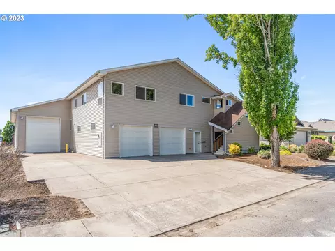 641 Aeronca St, Independence, OR 97351