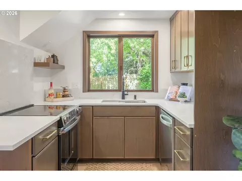 Kitchen - 4411 Dillard Rd, Eugene, OR 97405 photo 2 of 5