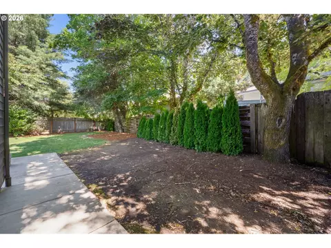 Exterior - 4411 Dillard Rd, Eugene, OR 97405 photo 8 of 13