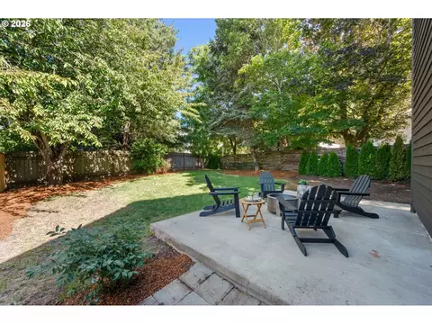 Exterior - 4411 Dillard Rd, Eugene, OR 97405 photo 4 of 13