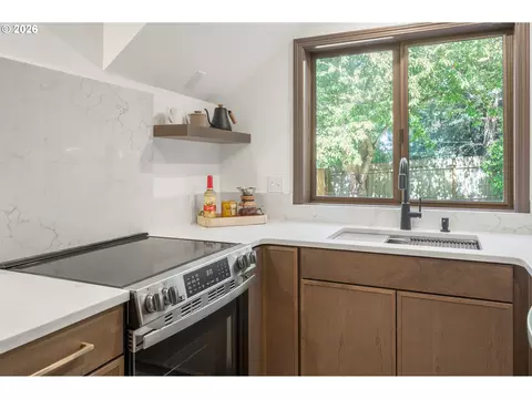 Kitchen - 4411 Dillard Rd, Eugene, OR 97405 photo 3 of 5