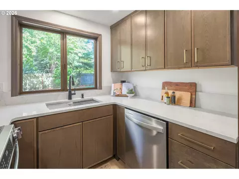 Kitchen - 4411 Dillard Rd, Eugene, OR 97405 photo 4 of 5