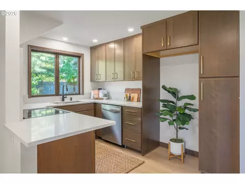 Kitchen - 4411 Dillard Rd, Eugene, OR 97405 photo 1 of 5