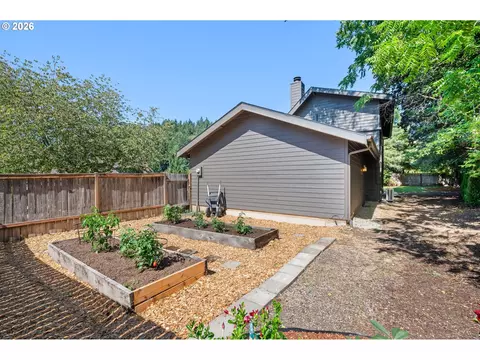 Exterior - 4411 Dillard Rd, Eugene, OR 97405 photo 9 of 13