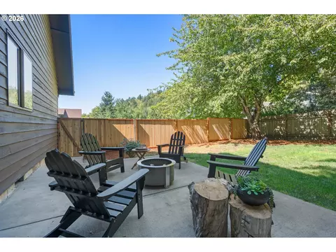 Exterior - 4411 Dillard Rd, Eugene, OR 97405 photo 5 of 13