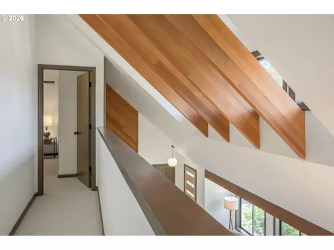 Entry Way - 4411 Dillard Rd, Eugene, OR 97405 photo 5 of 6