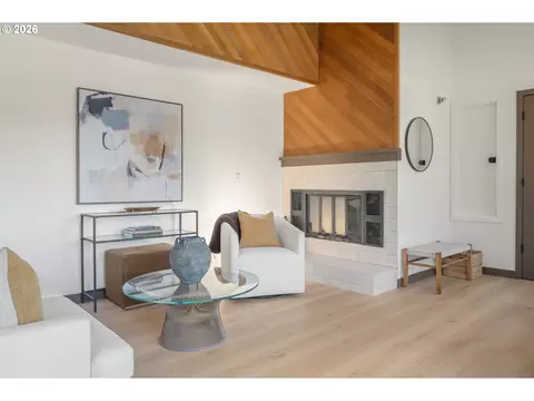 Living - 4411 Dillard Rd, Eugene, OR 97405 photo 4 of 6