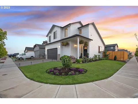 1501 Foxglove St, Woodburn, OR 97071