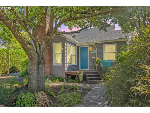 8008 SE Woodward St, Portland, OR 97206